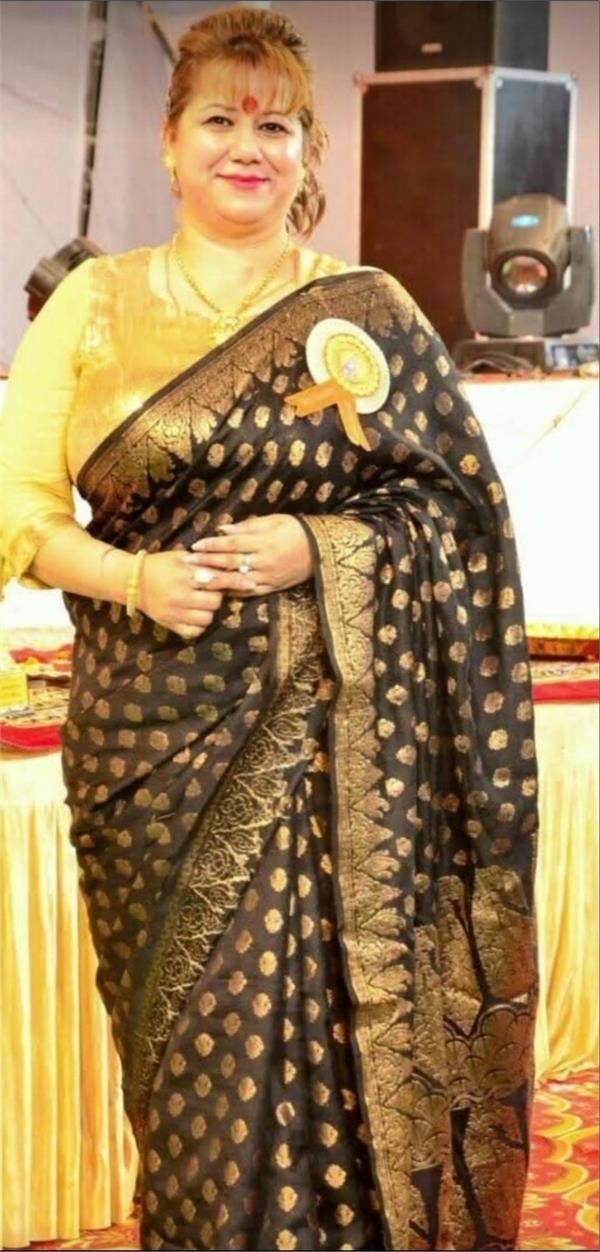 black banarasi saree  golden zari work  fashion