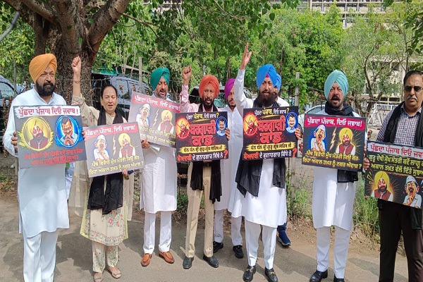 ਪੰਜਾਬ ਵਿਧਾਨ ਸਭਾ ਦੀ ਕਾਰਵਾਈ ਸ਼ੁਰੂ, ਬਰਗਾੜੀ ਬੇਅਦਬੀ ਮਾਮਲੇ ''ਤੇ ਕਾਂਗਰਸ ਦਾ ਪ੍ਰਦਰਸ਼ਨ