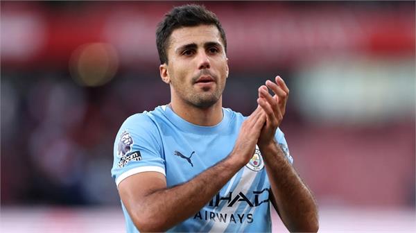 spain  s world cup winning captain rodri arrives in barcelona