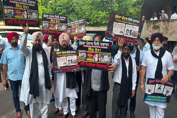 ਪੰਜਾਬ ਵਿਧਾਨ ਸਭਾ ''ਚ ਕਾਂਗਰਸ ਦੇ ਕੰਮ ਰੋਕੂ ਮਤੇ ਰੱਦ! ਸਦਨ ''ਚੋਂ ਕੀਤਾ ਵਾਕਆਊਟ