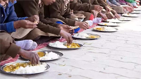 mid day meal scheme in serious crisis due to lack of funds