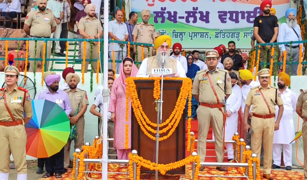 ਫਤਹਿਗੜ੍ਹ ਸਾਹਿਬ ''ਚ ਸਪੀਕਰ ਸੰਧਵਾਂ ਨੇ ਚੜ੍ਹਾਇਆ ਝੰਡਾ, ਬੋਲੇ ਅਸੀਂ ਸ਼ਹੀਦਾਂ ਦੇ ਸੁਫਨਿਆਂ ਵਾਲਾ ਪੰਜਾਬ ਸਿਰਜ ਰਹੇ