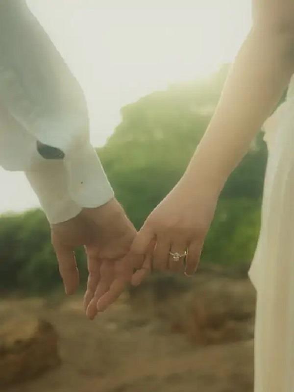 a famous bollywood actress quietly got engaged 