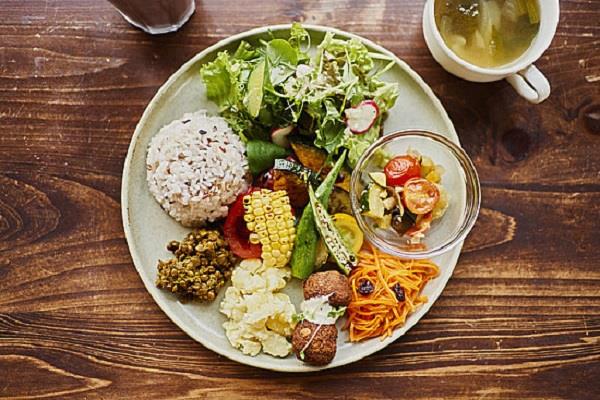 avoid diseases due to changing weather  include these foods in your diet