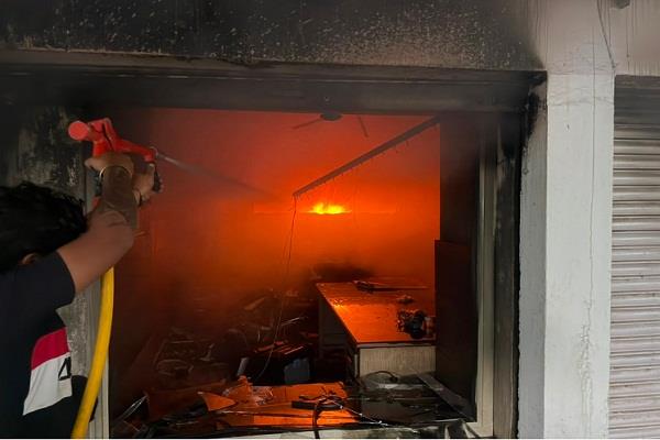 massive fire breaks out at pwd office in mohali