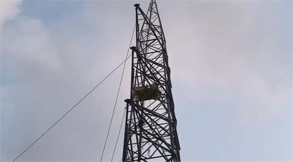 punjab 2 elderly people climb 200 feet high high voltage electricity pole