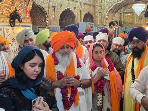 harsimrat kaur badal bowed down at takht sachkhand sri hazur sahib