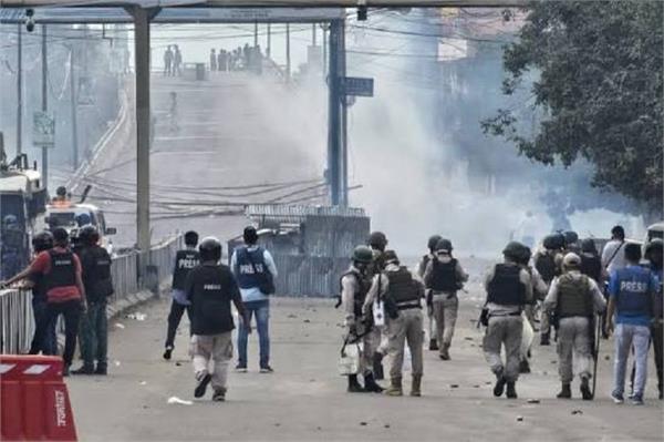 manipur stone pelting  police  tear gas shells
