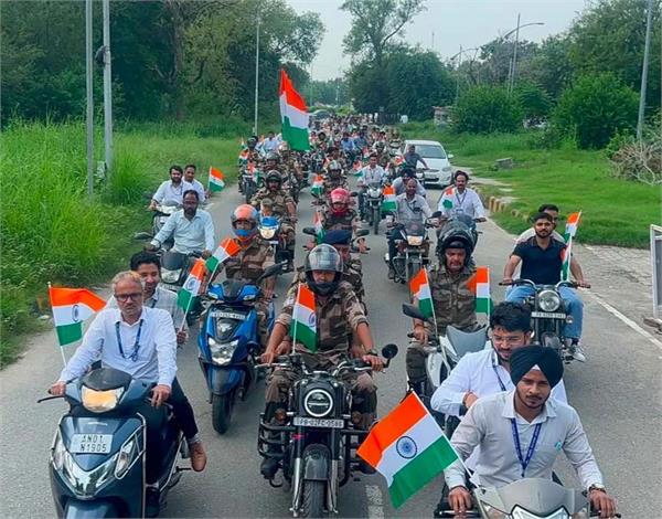 patriotism echoed at amritsar airport