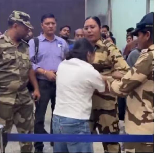 indigo flight  cancelled  female passenger  airport staff