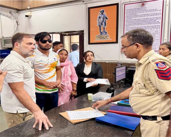 youth injured rahul gandhi fir dcp office