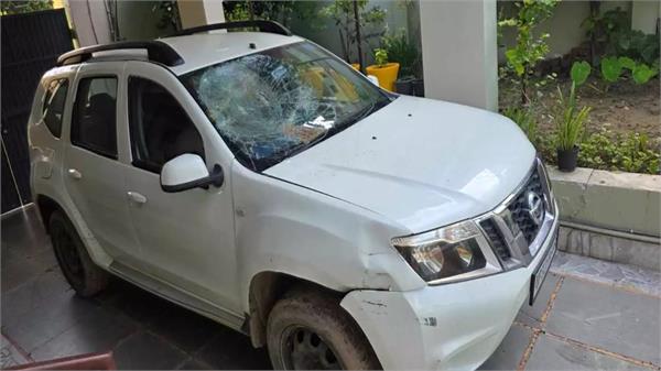 amethi  bsp leader stone  car  broken