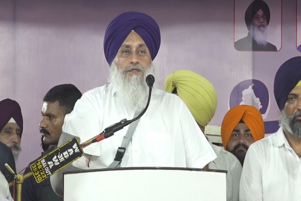 ਜਾਨਲੇਵਾ ਹਮਲੇ ਮਗਰੋਂ ਪਹਿਲੀ ਵਾਰ ਸਟੇਜ ''ਤੇ ਗਰਜੇ ਸੁਖਬੀਰ ਬਾਦਲ, ਪੜ੍ਹੋ ਕੀ ਕਿਹਾ