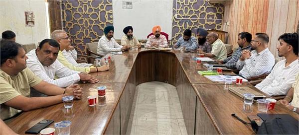 chief agriculture officer holds meeting with fertilizer wholesalers