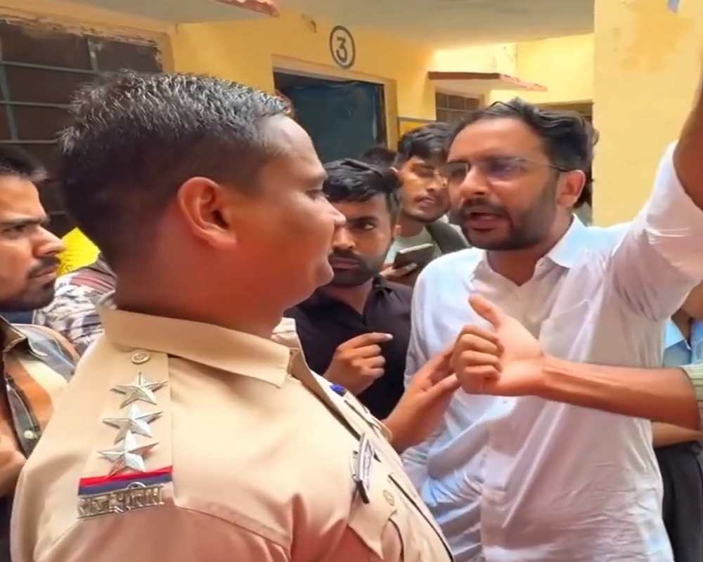''ਮੇਰੇ ਨਾਲ ਰਾਜਨੀਤੀ ਨਾ ਖੇਡੋ..!'' CJP ਦੇ ਬੁਲਾਰਾ ਆਸ਼ੁਤੋਸ਼ ਰੰਕਾ ਦਾ ਪੁਲਸ ਨਾਲ ਪੈ ਗਿਆ ਪੰਗਾ