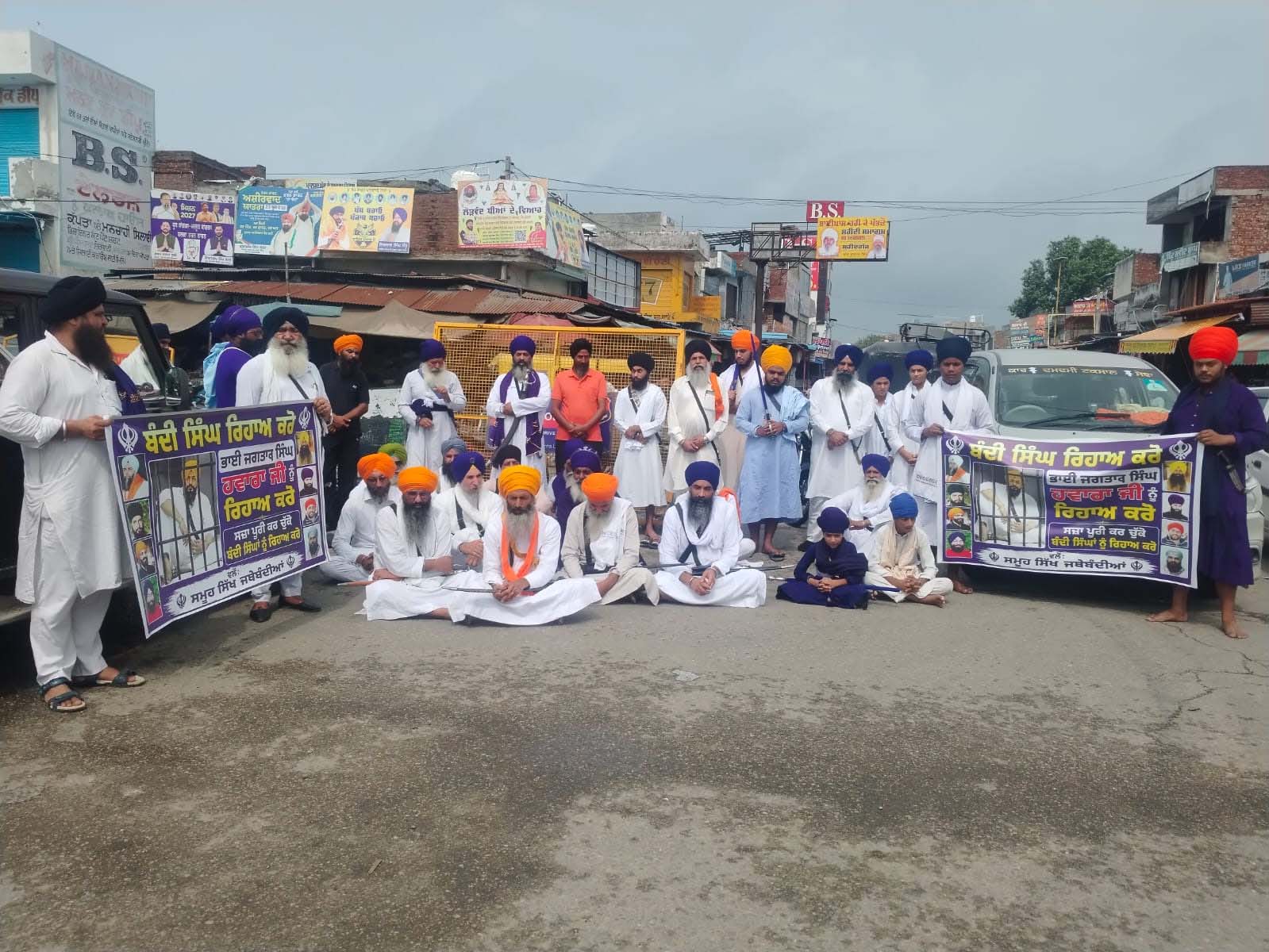 ਝਬਾਲ ਦੇ ਲੋਕਾਂ ਨੇ ਪੰਜਾਬ ਬੰਦ ''ਚ ਦਿੱਤਾ ਸਮਰਥਨ, ਸਾਰੀਆਂ ਦੁਕਾਨਾਂ ਰਹੀਆਂ ਬੰਦ