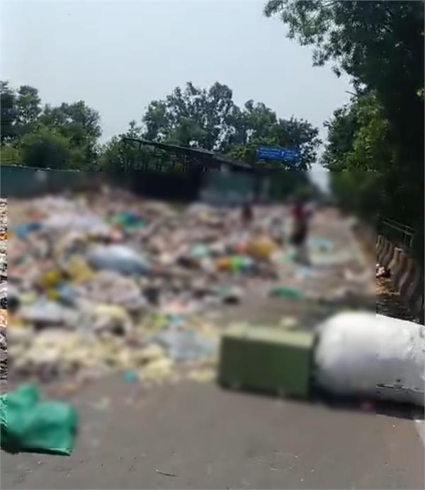 jalandhar  s main roads filled with thousands of tons of garbage