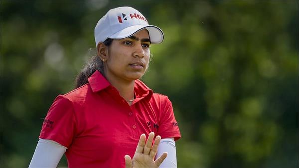 indian golfer diksha dagar reaches top 20 at london championship