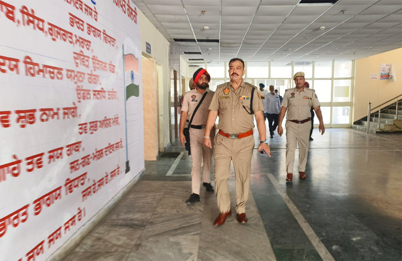 ਗੁਰਦਾਸਪੁਰ ਵਿਖੇ ਡੀ. ਸੀ. ਦਫ਼ਤਰ ਨੂੰ ਬੰਬ ਨਾਲ ਉਡਾਉਣ ਦੀ ਧਮਕੀ