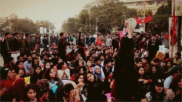 why don  t pakistani students protest 