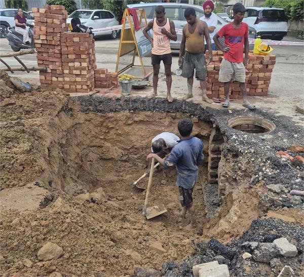 ludhiana road collapsed