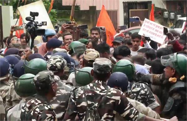 cm residence  abvp workers  police  clash