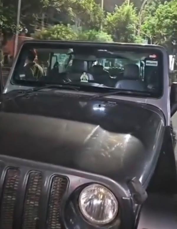 businessman loses 6 lakh after two car collision