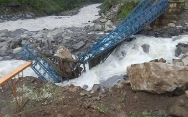 rain  valley bridge  china border  landslide
