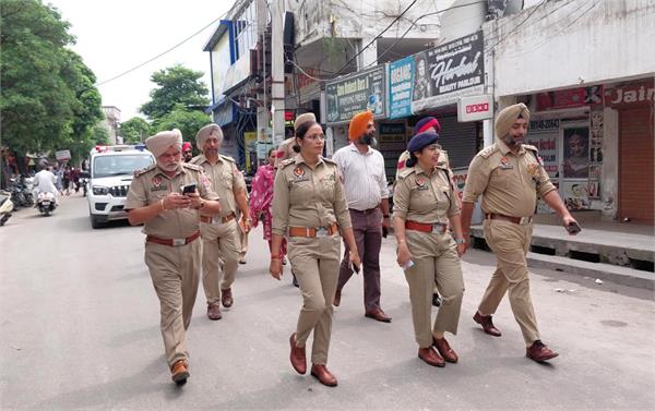 tanda police conducts flag march on independence day