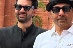 sunny deol visits partition museum during   batwara 1947   punjab promotions
