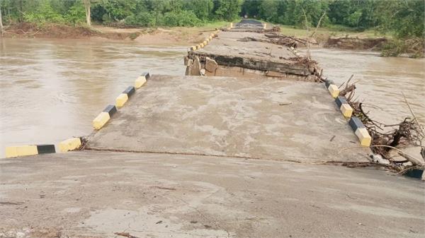 maharashtra  old bridge collapses