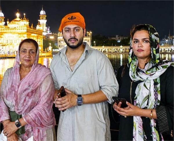 pukhraj bhalla paid obeisance at sri harmandir sahib