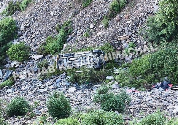 himachal gorge  bolero vehicle 4 people
