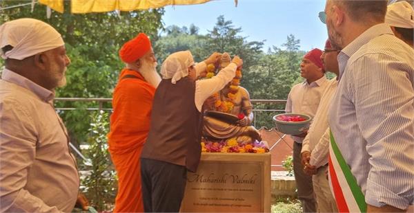 anniversary of lord valmiki statue