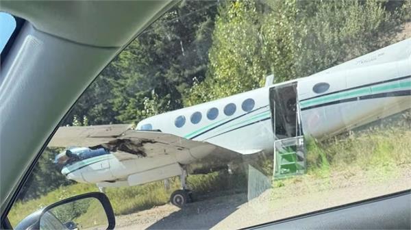 airplane emergency landing