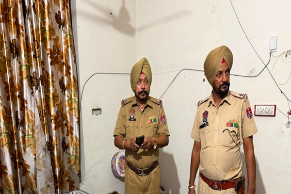 ਵੱਡੀ ਵਾਰਦਾਤ : ਪਤਨੀ ਦਾ ਬੇਰਹਿਮੀ ਨਾਲ ਕੀਤਾ ਕਤਲ, ਫਿਰ ਮਾਸੂਮ ਪੁੱਤ ਨੂੰ ਭੈਣ ਘਰ ਛੱਡ ਹੋਇਆ ਫ਼ਰਾਰ