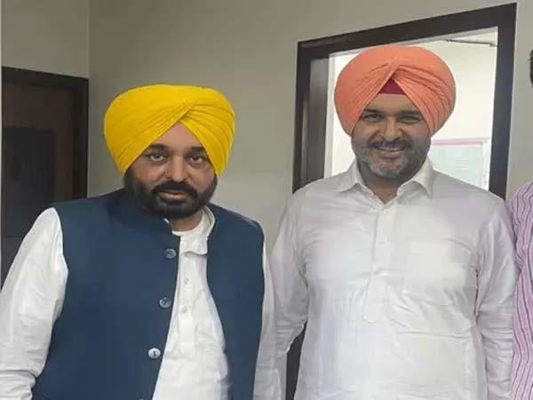 two big aap leaders resign together in amritsar
