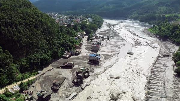 nepal  flash flood  804 people  2500 missing