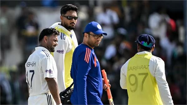 pant retired hurt due to injury to his left hand