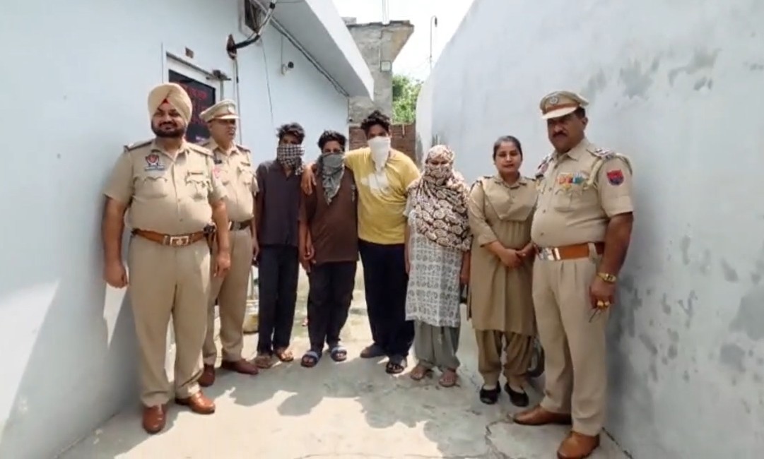 ਪੰਜਾਬ ਦੇ ਵੱਖ-ਵੱਖ ਜ਼ਿਲ੍ਹਿਆਂ ਲੁੱਟਾਂ-ਖੋਹਾਂ ਕਰਨ ਵਾਲੇ ਗੈਂਗ ਦਾ ਪਰਦਾਫਾਸ਼, 4 ਮੁਲਜ਼ਮ ਚੜ੍ਹੇ ਪੁਲਸ ਅੜਿੱਕੇ
