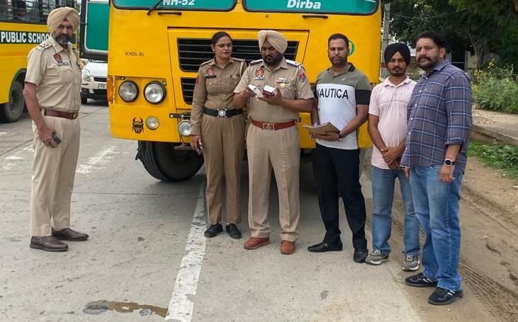 ਸੰਗਰੂਰ ''ਚ ਸਕੂਲੀ ਬੱਸਾਂ ਸਮੇਤ ਵੱਖ-ਵੱਖ ਵਾਹਨਾਂ ਦੇ ਕੱਟੇ ਗਏ ਚਾਲਾਨ
