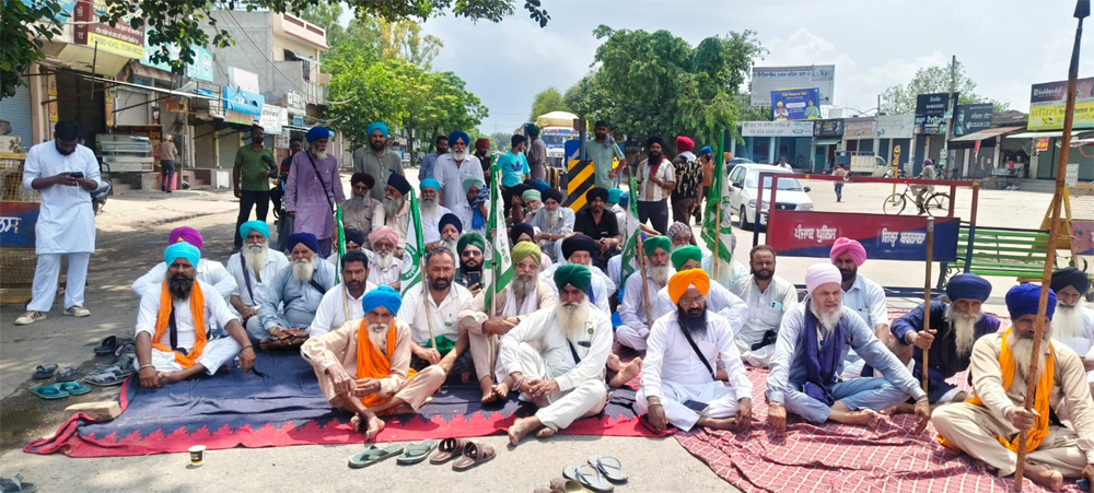 ਮਹਿਲ ਕਲਾਂ ''ਚ ਪੰਜਾਬ ਬੰਦ ਨੂੰ ਮਿਲਿਆ ਭਰਵਾਂ ਹੁੰਗਾਰਾ