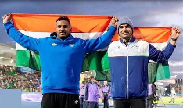 neeraj advised yashvir to keep the javelin in a straight line
