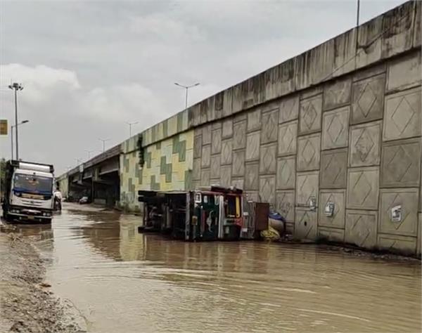 road near transport nagar becomes cause of accidents