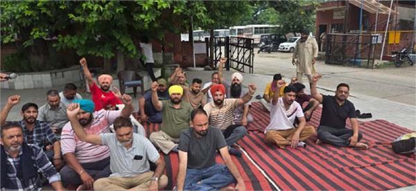 contract workers of punjab roadways protest