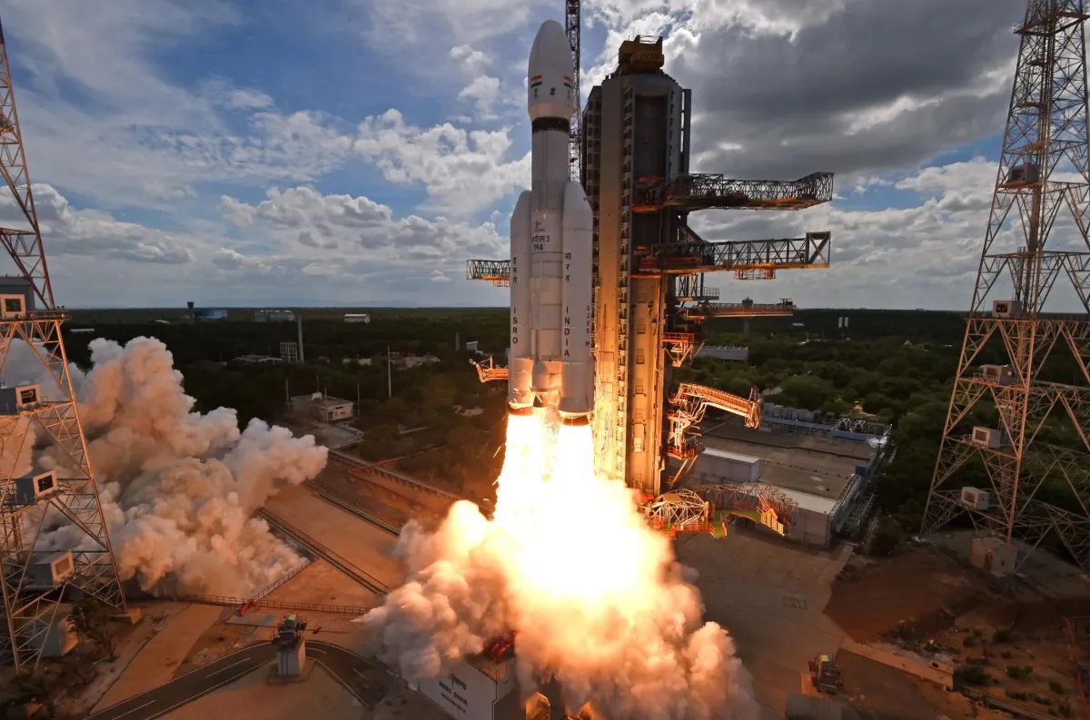 6 ਸਾਲਾਂ ''ਚ 300 ਸੈਟੇਲਾਈਟ ਲਾਂਚ ਕਰੇਗਾ ISRO ! ਭਾਰਤ ਨੇ ਸਪੇਸ ਵੱਲ ਮਾਰੀ ਵੱਡੀ ਛਲਾਂਗ