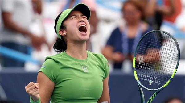 alexandra wins first wta singles title by defeating pegula