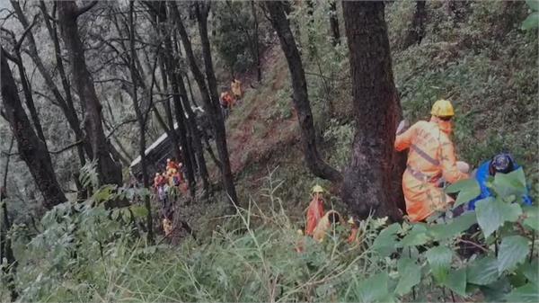 mini bus plunges into gorge in uttarakhand nainital