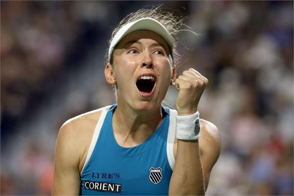 alexandrova defeats world no  1 sabalenka again