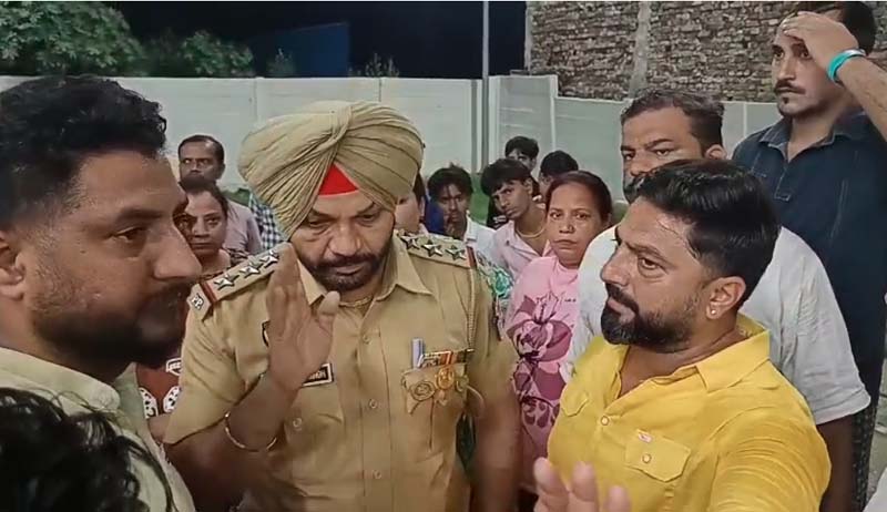 ਜਲੰਧਰ ''ਚ ਪੈਟਰੋਲ ਪੰਪ ''ਤੇ ਕੌਂਸਲਰ ਦੇ ਭਰਾ ਦਾ ਹੰਗਾਮਾ, CCTV ''ਚ ਕੈਦ ਹੋਈ ਘਟਨਾ